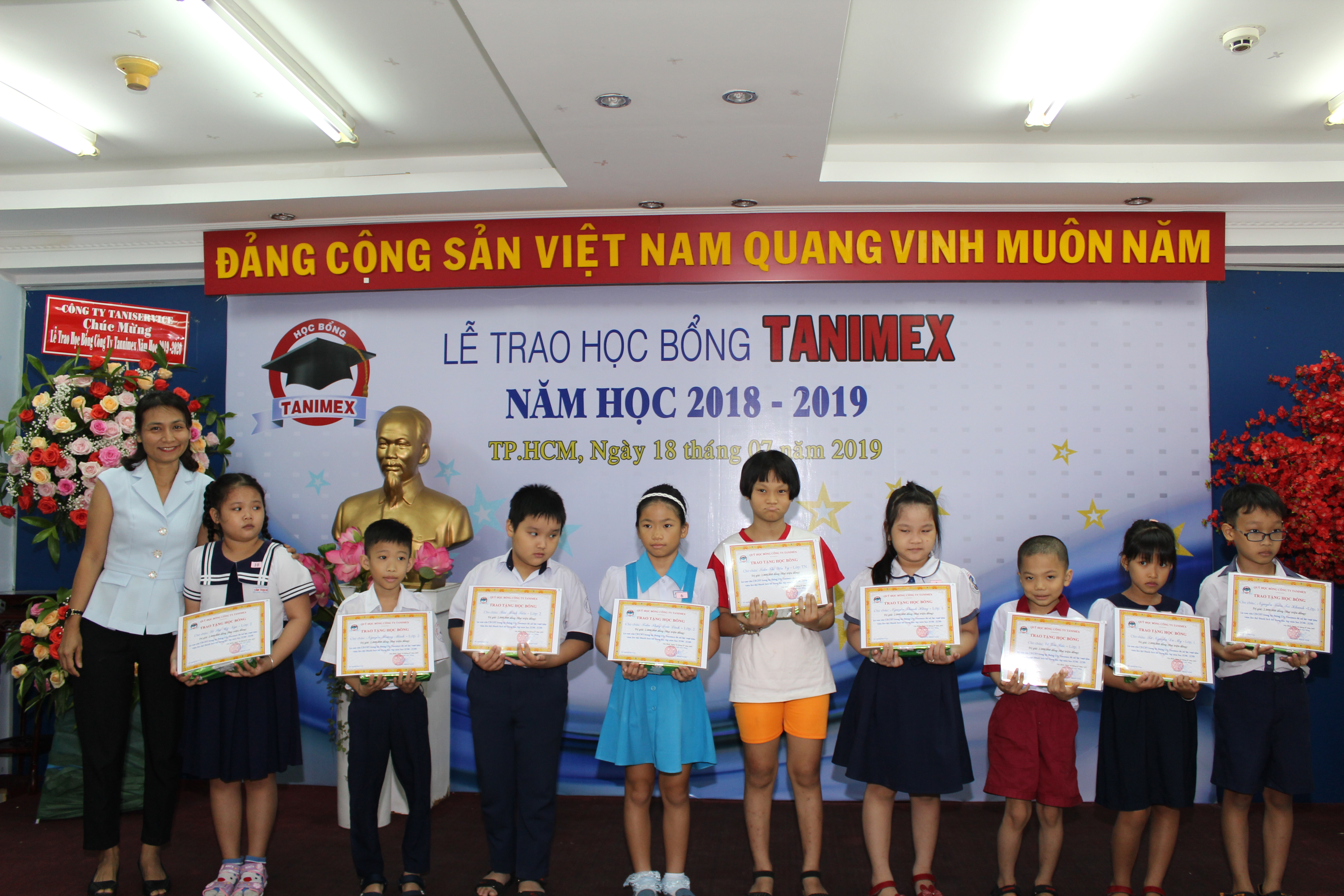 LỄ TRAO HỌC BỔNG LẦN THỨ 12 CHO CON EM CBCNV CÔNG TY TANIMEX CÓ HOÀN CẢNH KHÓ KHĂN ĐẠT THÀNH TÍCH CAO TRONG HỌC TẬP
