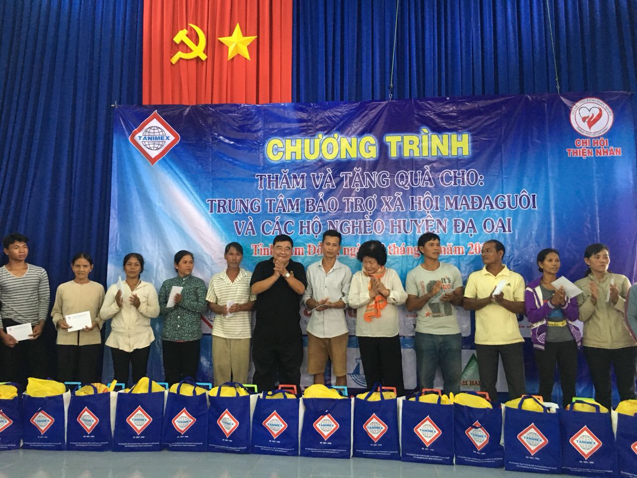 tang qua va tien mat