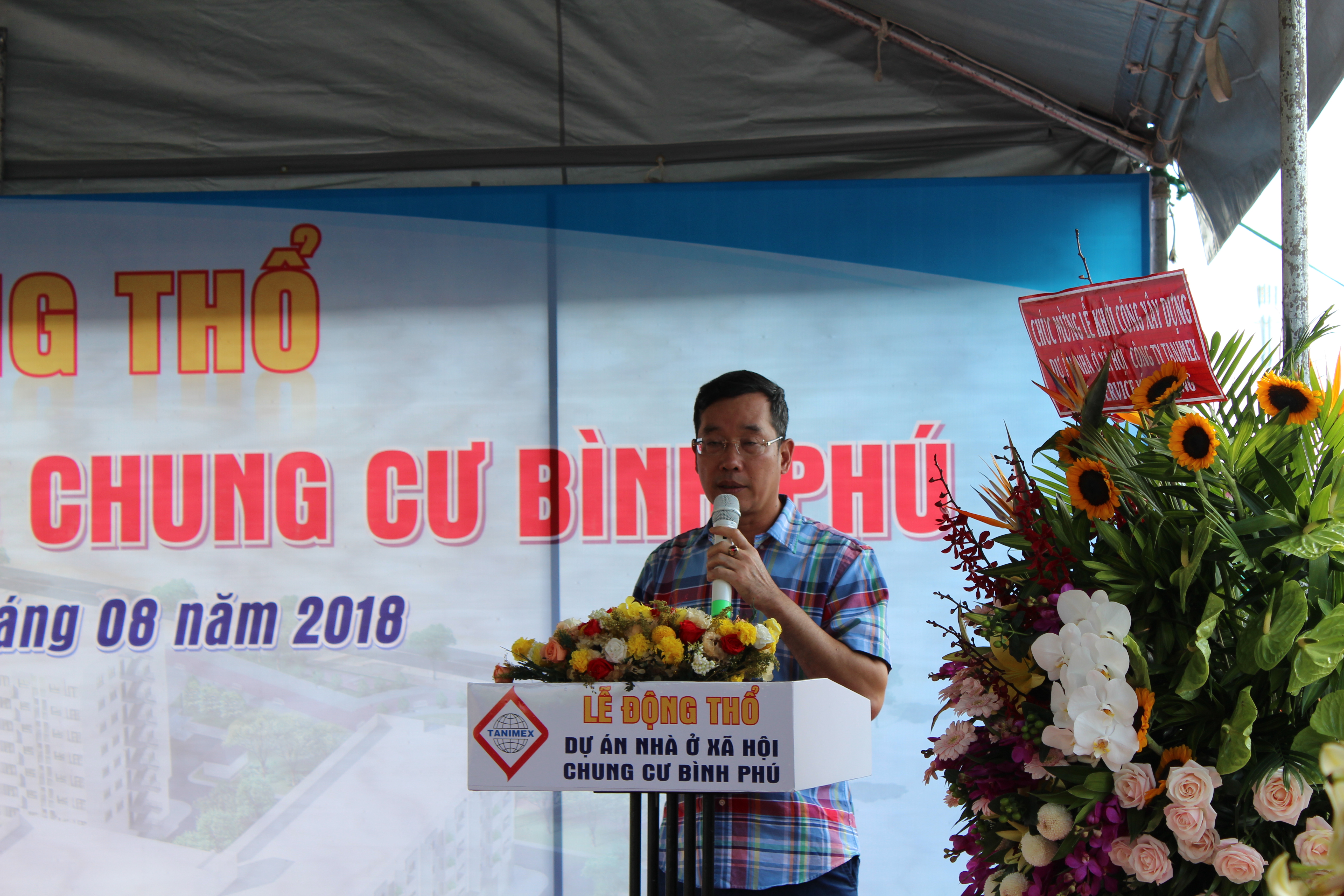 A.Truong phat bieu tai buoi le