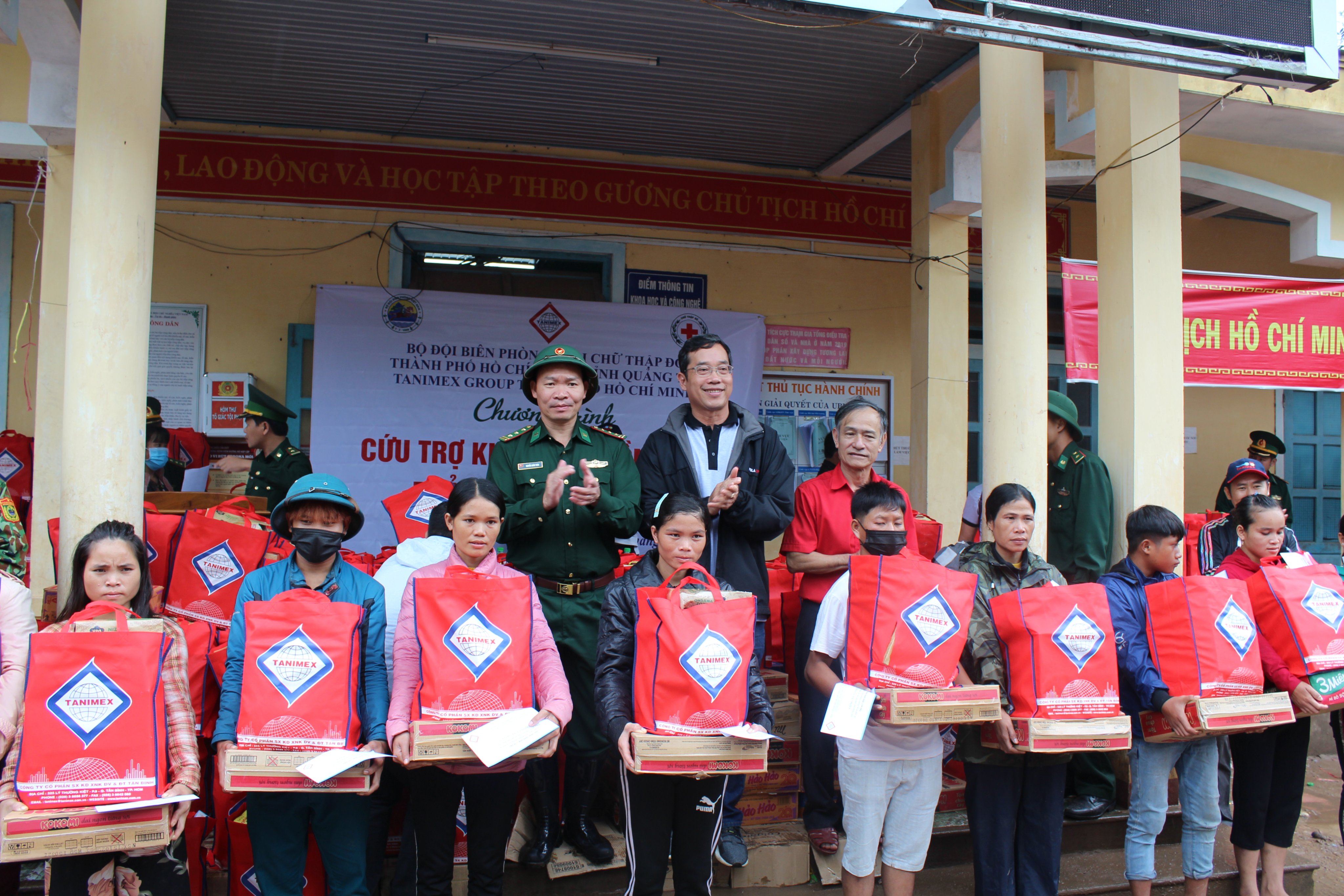 CHƯƠNG TRÌNH CỨU TRỢ KHẨN CẤP ĐỒNG BÀO BỊ ẢNH HƯỞNG LŨ LỤT MIỀN TRUNG 